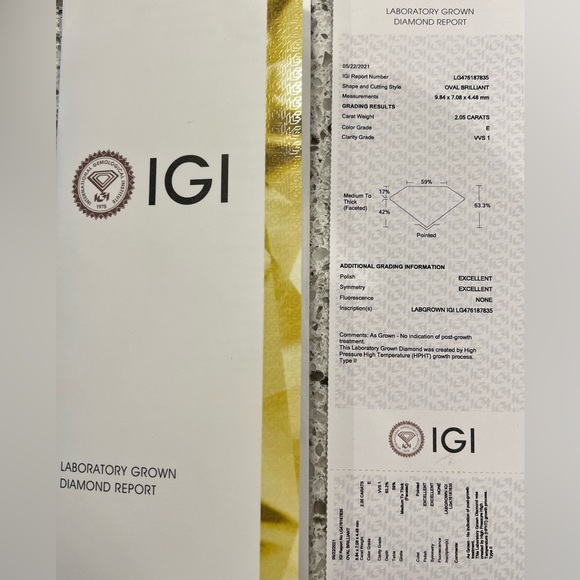 One laboratory grown oval brilliant diamond set in an 18 karat white gold ring. - Picture 4 of 7